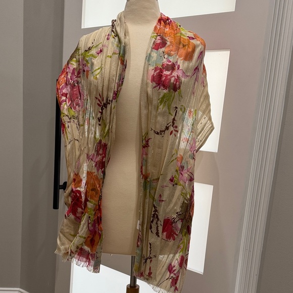 Beautiful Floral Multicolor Scarf - Picture 2 of 7